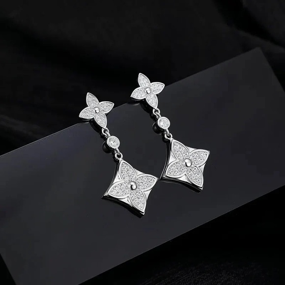 Elegant Sterling Silver Drop Earrings - Picture 4 of 4